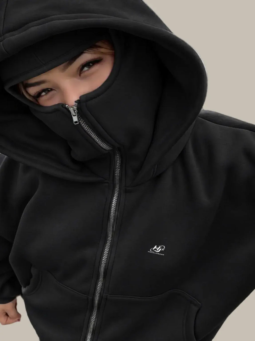 Damen Balaclava Zip Hoodie schwarz vorne HOODJOGGER Streetwear Hoodie für Frauen