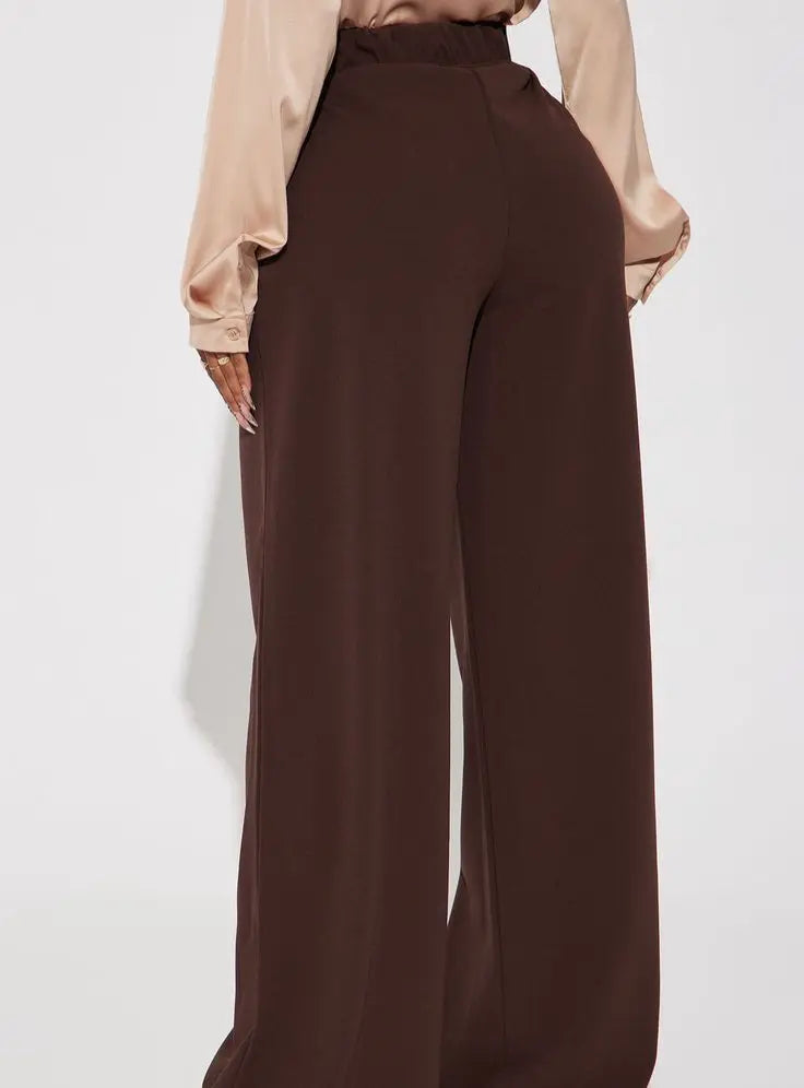 Seitenansicht der Damen High Waist Wide Leg Jogginghose